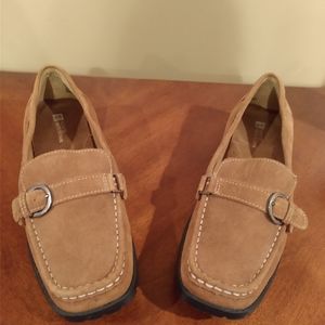 White Mountain Women's Shoes, size 10, brand new w/o box